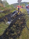 Drei Verletzte und ein ausgebranntes Fahrzeug - das ist die Bilanz nach einem Unfall bei Großlohra (Foto: S. Dietzel) Drei Verletzte und ein ausgebranntes Fahrzeug - das ist die Bilanz nach einem Unfall bei Großlohra (Foto: S. Dietzel)