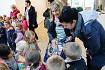 Ab in den Wald - f&uuml;r vier Kinderg&auml;rten gab es heute von der "Town & Country" Stiftung materielle Unterst&uuml;tzung (Foto: agl)