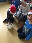 Freude in Bielen: der Weihnachtsmann war da (Foto: Der Weihnachtsmann kam zu den Kindern der Kita Sonnenschein und brachte sch&ouml;ne Geschenke vom F&ouml;rderverein. Die Freude der Kinder war riesengro&szlig;! ...)