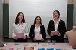 Herder-Gymasiasten verteidigen ihre Seminararbeiten (Foto: H.Roeder)