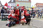 Ein bunter Karnevalszug zog sich am Rosenmontag durch Sondershausen (Foto: Eva Maria Wiegand)