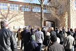 Gedenken vor dem Rathaus (Foto: agl)