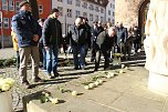 Gedenken vor dem Rathaus (Foto: agl)