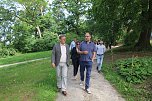 Bodo Ramelwo zu Besuch im Park Hohenrode (Foto: Marie-Theres Bohne)