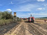 Feuer in der Goldenen Aue (Foto: Die am Einsatz beteiligten Feuerwehren) Feuer in der Goldenen Aue (Foto: Die am Einsatz beteiligten Feuerwehren)