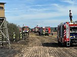 Feuer in der Goldenen Aue (Foto: Die am Einsatz beteiligten Feuerwehren) Feuer in der Goldenen Aue (Foto: Die am Einsatz beteiligten Feuerwehren)