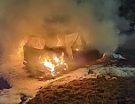 Pkw-Brand in Sollstedt (Foto: Feuerwehr Sollstedt/Silvio Dietzel ) Pkw-Brand in Sollstedt (Foto: Feuerwehr Sollstedt/Silvio Dietzel )
