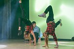 Volle Festhalle in Sundhausen beim Auftritt der jungen Tänzerinnen und Tänzer von More Esprit (Foto: Sven Tetzel) Volle Festhalle in Sundhausen beim Auftritt der jungen Tänzerinnen und Tänzer von More Esprit (Foto: Sven Tetzel)