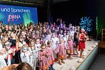 Volle Festhalle in Sundhausen beim Auftritt der jungen Tänzerinnen und Tänzer von More Esprit (Foto: Sven Tetzel) Volle Festhalle in Sundhausen beim Auftritt der jungen Tänzerinnen und Tänzer von More Esprit (Foto: Sven Tetzel)