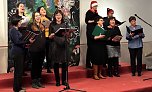 Der Lehrerchor des Herder-Gymnasiums verbreitete ebenfalls weihnachtliche Stimmung (Foto: H.Roeder)