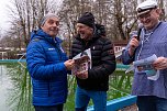 Traditionelles Anbaden im Neustädter Freibad bei fünf Grad Wassertemperatur (Foto: S.Teztel) Traditionelles Anbaden im Neustädter Freibad bei fünf Grad Wassertemperatur (Foto: S.Teztel)