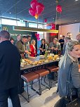 Kleine Er&ouml;ffnung am neuen Autohof Werther - Petra Hebig und ihr McDonalds wurden in Werther herzlich begr&uuml;&szlig;t (Foto: Peter Gruppe)