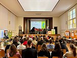 Junge Forscherinnen und Forscher pr&auml;sentieren ihre spannenden Projekte beim Regionalwettbewerb Jugend forscht Nordth&uuml;ringen an der Hochschule Nordhausen. (Foto: Tina Bergknapp)