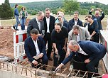 Grundsteinlegung für das "Nest" am Stausee Kelbra (Foto: Ulrich Reinboth) Grundsteinlegung für das "Nest" am Stausee Kelbra (Foto: Ulrich Reinboth)