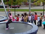 Kindertags-Feier auf dem Parkplatz (Foto: nnz)