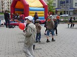Kindertags-Feier auf dem Parkplatz (Foto: nnz)
