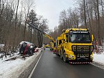 Unfall-Lkw musste geborgen werden (Foto: S. Dietzel) Unfall-Lkw musste geborgen werden (Foto: S. Dietzel)