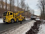 Unfall-Lkw musste geborgen werden (Foto: S. Dietzel) Unfall-Lkw musste geborgen werden (Foto: S. Dietzel)