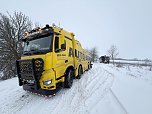 Der Lkw war beim Rückwärtsfahren in den Graben gerutscht. (Foto: Silvio Dietzel) Der Lkw war beim Rückwärtsfahren in den Graben gerutscht. (Foto: Silvio Dietzel)