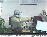 Bilder aus der &Uuml;berwachungskamera (Foto: Polizei)