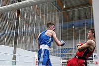 Wettkämpfe im Becken und im Boxring Bild: Wettkämpfe im Becken und im Boxring