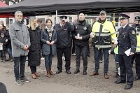 Übergabe des Friedenslichts aus Bethlehem an die Kreisjugendfeuerwehren. Bild: Übergabe des Friedenslichts aus Bethlehem an die Kreisjugendfeuerwehren.