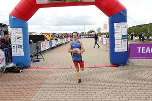 Auf der Zielgerade beim 11. Harztorlauf