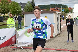 Auf der Zielgerade beim 11. Harztorlauf