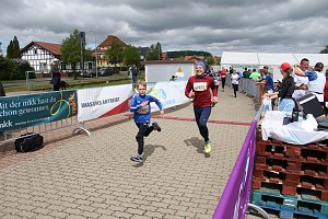 Auf der Zielgerade beim 11. Harztorlauf