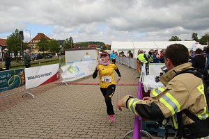 Auf der Zielgerade beim 11. Harztorlauf