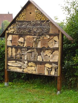 Insektenhotel 1 (Foto: Grundschule Wipperdorf)