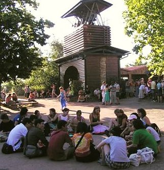 Junge Menschen in Taiz&eacute; (Foto: Kube)