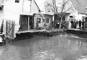 Der Uftrunger Erdfall am 27. M&auml;rz 1984 (Foto: privat)