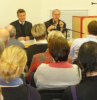 Referent und Moderator (Foto: Freyberg)