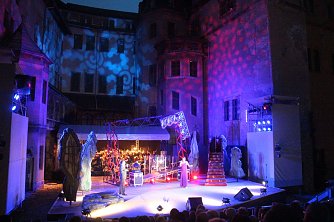 Star Nummer drei neben S&auml;ngern und Orchester: die Kulisse des Sondersh&auml;user Schlosses (Foto: Angelo Glashagel)