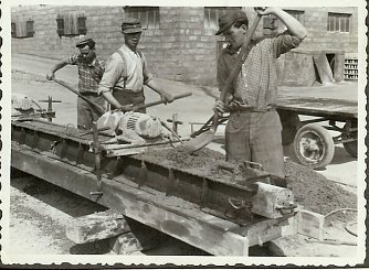 Nach dem Krieg fing man wieder klein an: 19 Menschen gingen in Heringen wieder an die Arbeit (Foto: Universalbeton Heringen GmbH & Co. KG)
