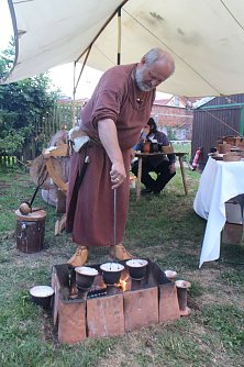 Harald Licht wei&szlig; wie die Kelten im heutigen Bayern schon um 600 v. Chr. das wei&szlig;e Gold gewannen (Foto: Angelo Glashagel)