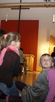 Kinder und Jugendliche gestalteten den Gottesdienst (Foto: nnz)