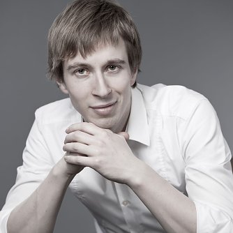 Martin Platz (im Bild) tritt zusammen mit Hornist J&ouml;rg Br&uuml;ckner auf (Foto: Lduwig Olah)