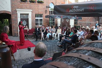 Sabine Kolbe und Kerstin Otto alias "Fabula Drama" gastierten gestern wieder in Nordhausen (Foto: Angelo Glashagel)