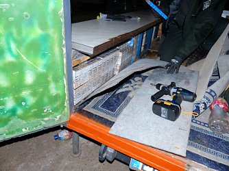 In der Seitenverkleidung versteckt (Foto: Zollverwaltung)