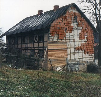 Vor 20 Jahren noch "ein Schutthaufen" - das Geburtshaus der Dichterin Sarah Kirsch (Foto: Heidelore Kneffel)