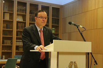 Die soziale Hoffnungslosigkeit &ouml;ffnet den Weg f&uuml;r politische Abenteuer, Prof. Dr. Henri M&eacute;nudier (Foto: Angelo Glashagel)