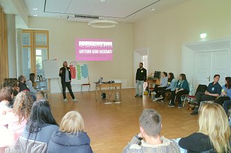 Aufstehen gegen Rassismus - rund 25 Stammtischk&auml;mpfer'Innen fanden sich heute zusammen (Foto: Angelo Glashagel)