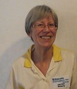 Zu den Betreuungskr&auml;ften geh&ouml;rt Jutta Alert. Mit ihrer Kollegin Gerlinde Ballhause leitet sie den Chor des Heimes (Foto: Kurt Frank)