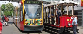 G&auml;ste mit eigener Stra&szlig;enbahn (Foto: nnz)