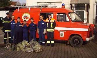 Feuerwehrleute beim Fr&uuml;hjahrsputz (Foto: nnz)