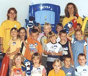 Knirpse erkl&auml;ren die Baderegeln (Foto: nnz)