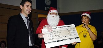 Weihnachtsmann brachte Geschenke (Foto: nnz)