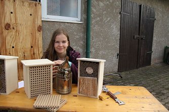 14 Jahre jung und aktive Imkerin: Talea Kotainy (Foto: Angelo Glashagel)